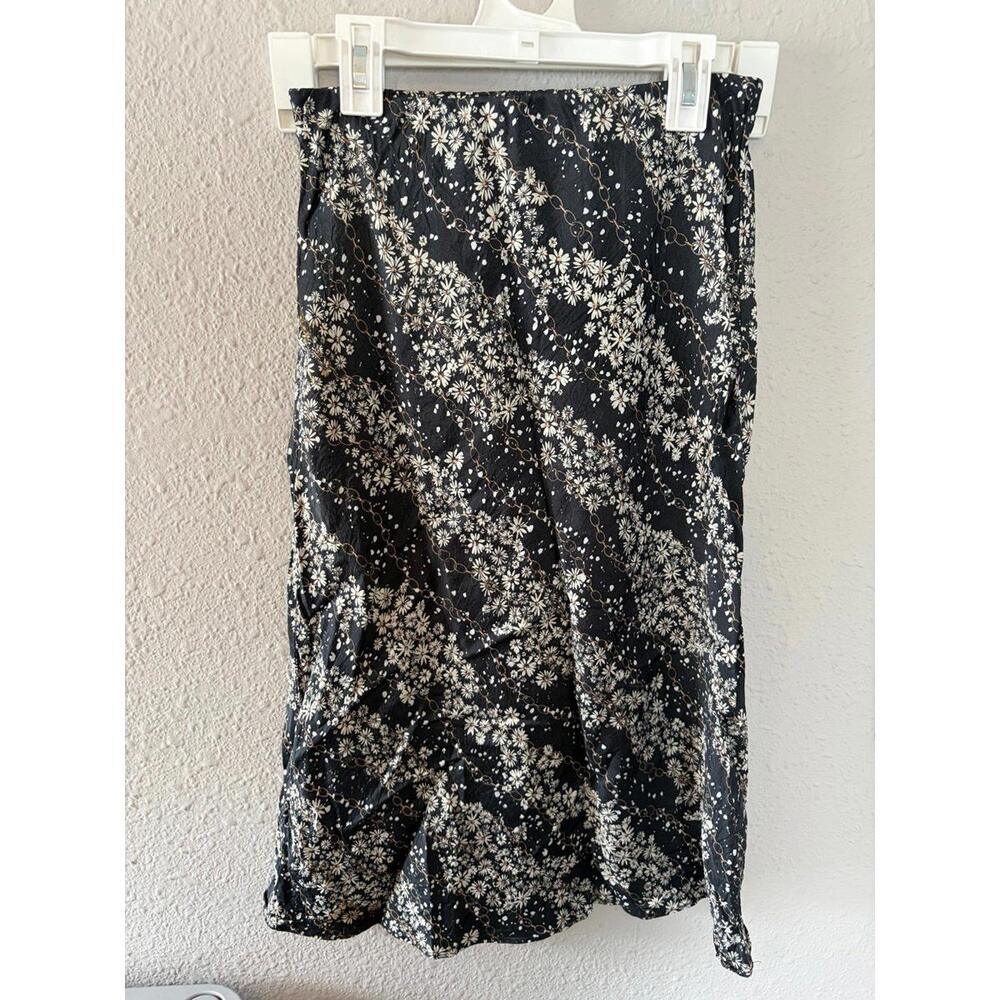 Victoria's Secret black pattern skirt size S.